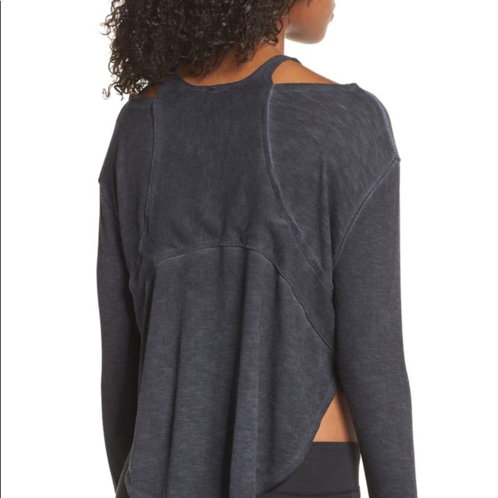 FREE PEOPLE movement “Zenith Tee” 🖤✨